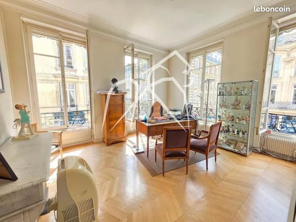 Bureau 159 m²