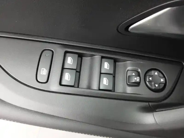 Peugeot 2008 hybrid 145 e-dcs6 — photo 41
