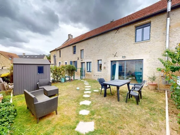 Maison en pierres rénovée de 192 m2 - vie de plain-pied - 5 chambres - proche mer