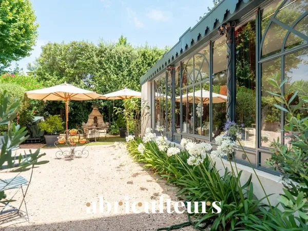 Demeure historique de 395 m² dans l'ancien relais de chasse d'Albertas en vente à Bouc-Bel-Air(13320