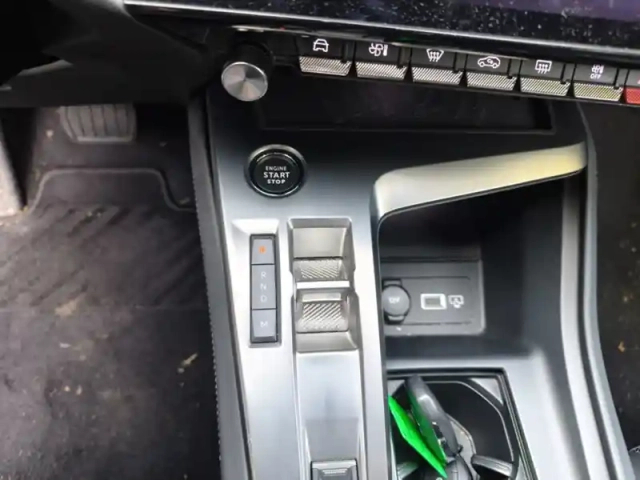 Peugeot 308 1.2 puretech 130 allure pack eat8 — photo 18