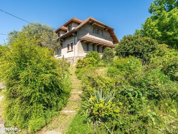 Maison 8 pièces 246 m²