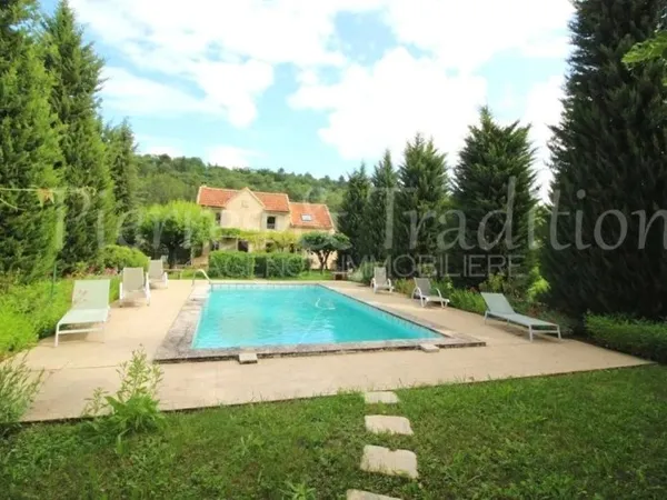 Luberon, Saignon jolie maison de 117 m² avec 4 chambres et piscine sur un terrain de 1740 m²