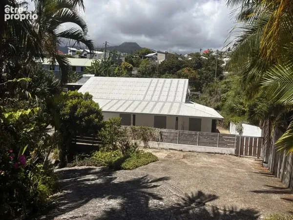 Proche clinique, au clame villa F5 à vendre