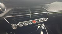 Peugeot 2008 1.2 PureTech 130ch S&S GT EAT8 — photo 15