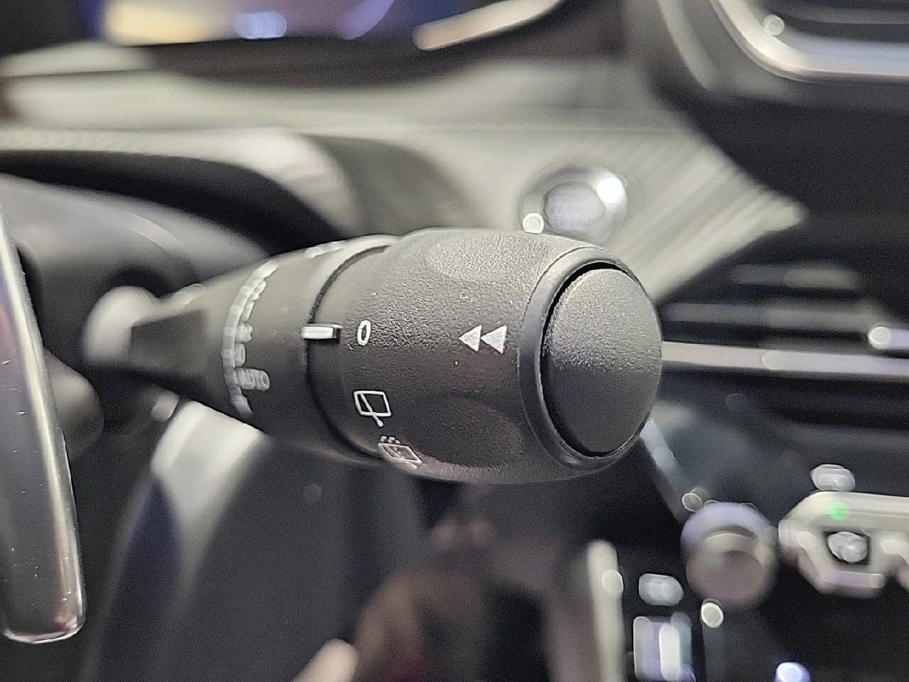 Peugeot 2008 hybrid 145 e-dcs6 allure — photo 21