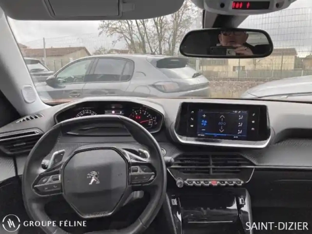 Peugeot 2008 1.2 puretech 100ch s&amp;s allure pack — photo 8