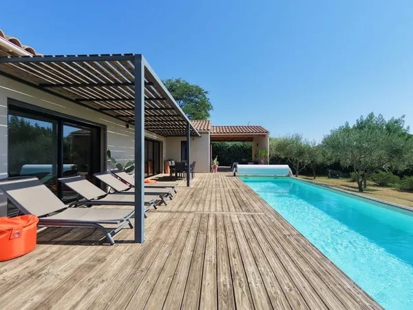 Superbe Villa contemporaine de plain-pied avec piscine et vu