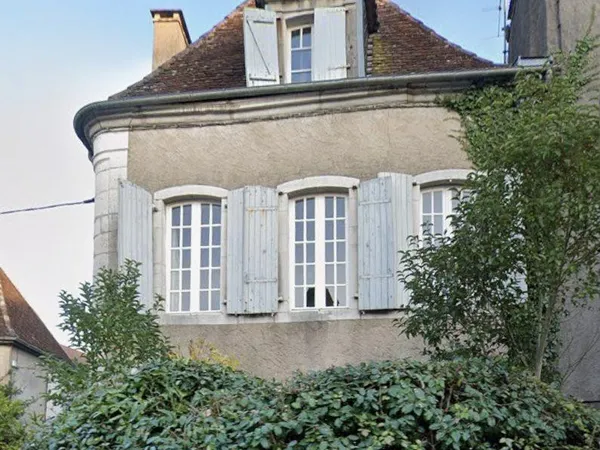 Maison 11 pièces 328 m²