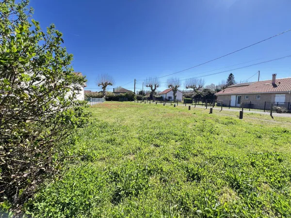 Terrain 621 m²