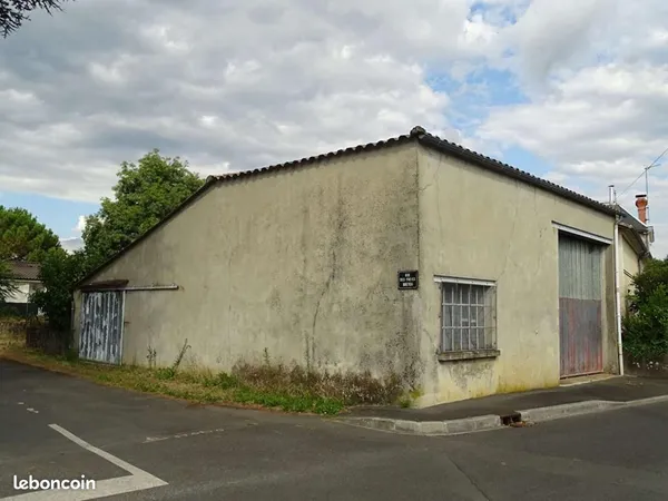 Grange 1 pièce 100 m²