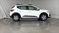 Dacia Sandero 1.0 TCe 90ch Stepway Confort -22 — photo 4