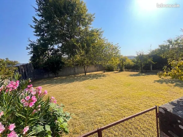 Terrain / Jardin de 225 m² à louer - Idéal potager ou animaux