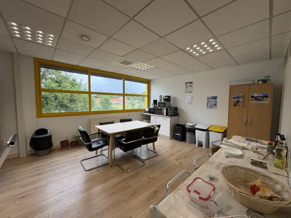 Local 104 m²