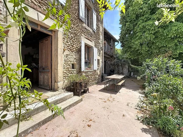 Maison 12 pièces 356 m²