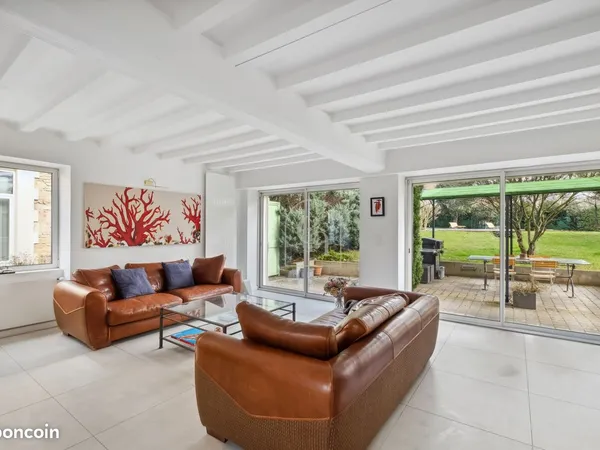 Maison 7 pièces 280 m²