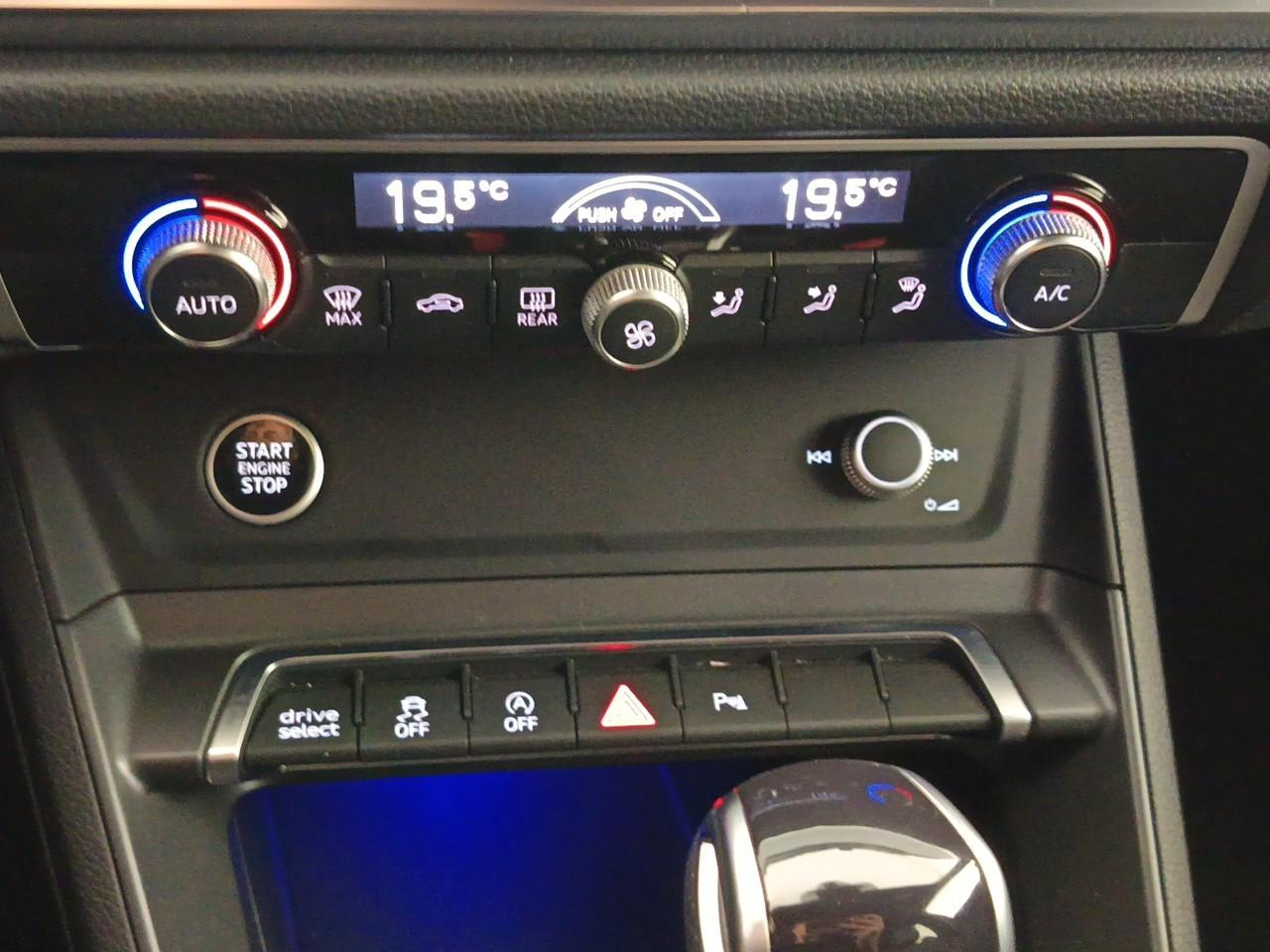 Audi Q3 sportback 35 tfsi 150 ch s tronic 7 s edition — photo 29