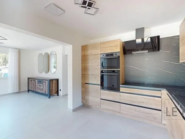 CHARMANTE MAISON, PLAIN-PIED, ENTIEREMENT RENOVEE