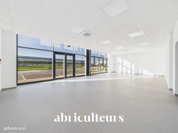 Local industriel 600 m²