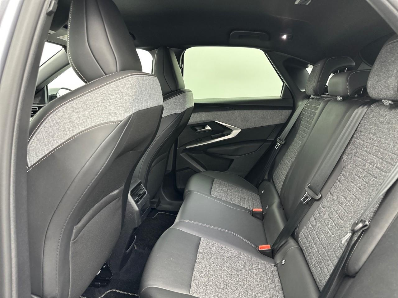 Peugeot 3008 hybrid 145 e-dcs6 allure — photo 11
