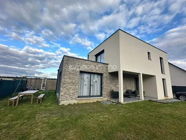 MAISON INVIDUELLE CONTEMPORAINE - 152m² - VIVABLE DE PLAIN PIED - 5 PIECES - SAINT JEAN DU CARDONNAY