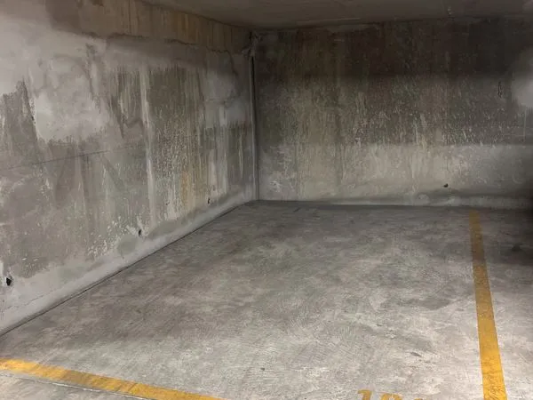 Place de parking sécurisée 12 m² - Porte de Clichy - Paris 17e