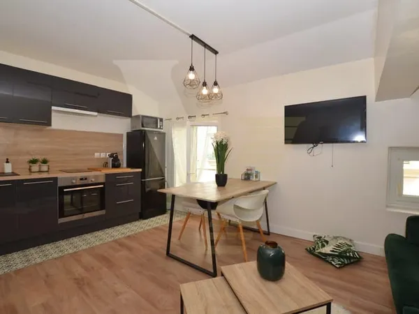 APPARTEMENT T2 MEUBLE EN CENTRE-VILLE