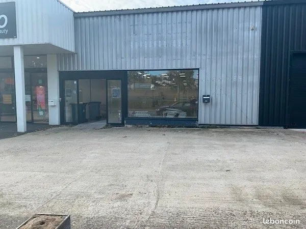 Local commercial 303 m² VILLARS