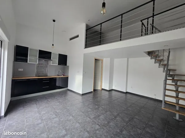 Logement T2 44m2 + terasse + parking