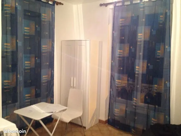 Beau studio près des transports et commerces