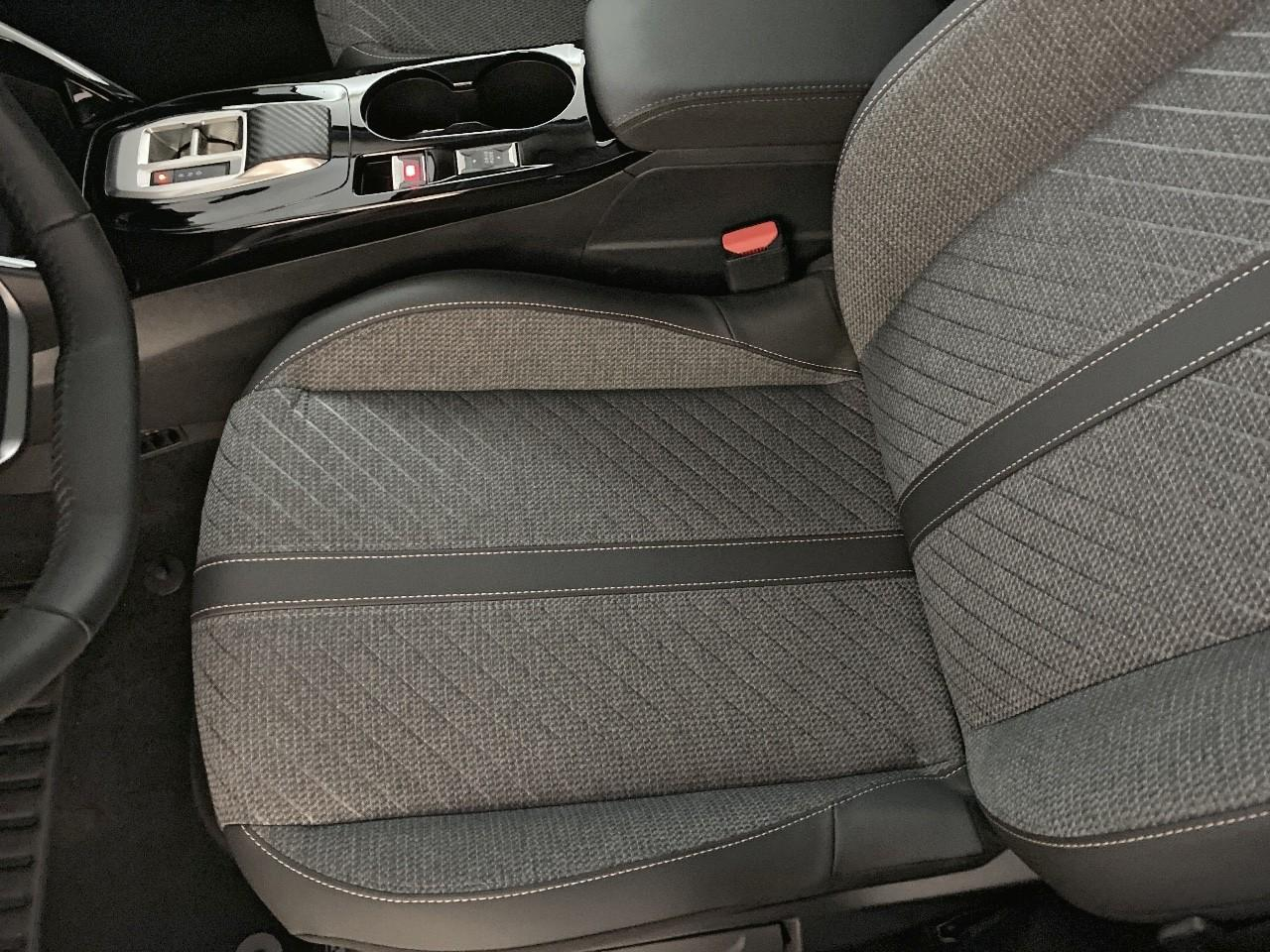 Peugeot 208 hybrid 145 ch e-dcs6 allure — photo 9