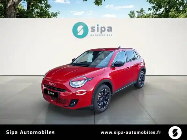 Fiat 600 1.2 hybrid 100ch dct6 — photo 1