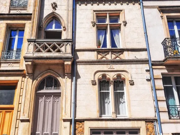 🏡 NANCY Rue Pasteur - Demeure néogothique 1906 - 150 m² - Jardin - Garage