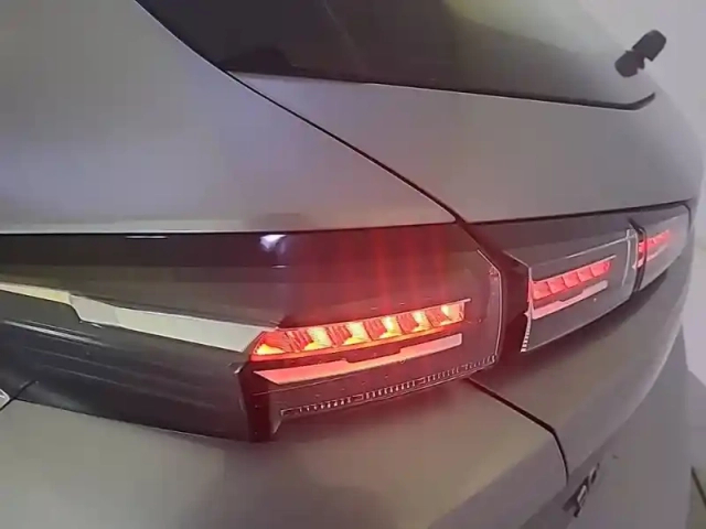 Peugeot 308 phev 180 e-eat8 — photo 28