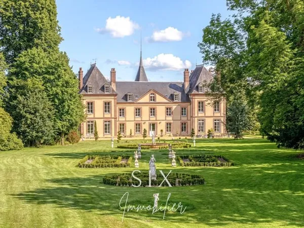 CHATEAU DES XVII-XVIIIe RESTAURE & SES DEPENDANCES SUR 3HA DE PA