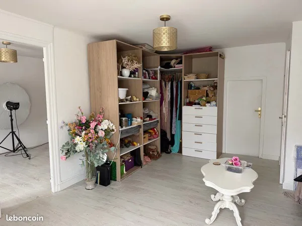 Local commercial / bureau