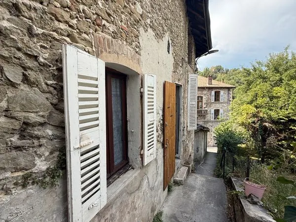 Mason de ville avec T3, studio et garage - Pont-en-Royans