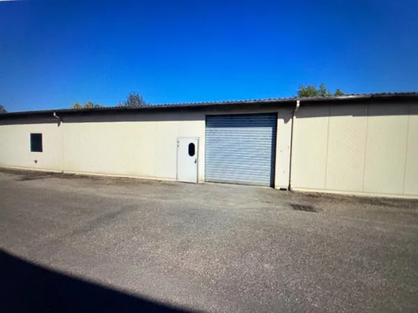 Ensemble immobilier d'activité de plus de 1000m2 dans le Gers (32)