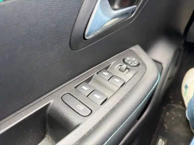 Peugeot 208 puretech 100 s&amp;s bvm6 — photo 15