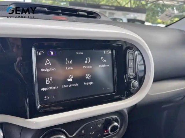 Renault Twingo iii e-tech — photo 25