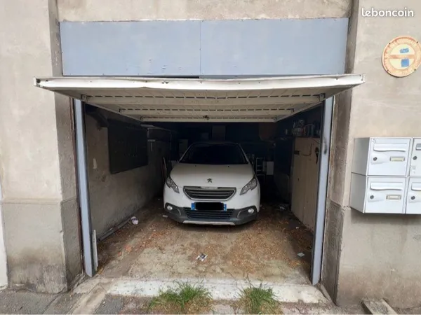 Garage sécurisé / box