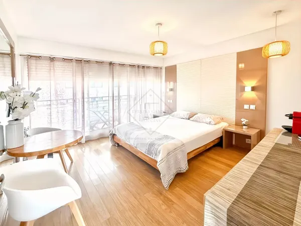 VILLENEUVE-LOUBET PLAGE — STUDIO MEUBLÉ 24 M² AVEC BALCON — PREMIÈRE LIGNE MER