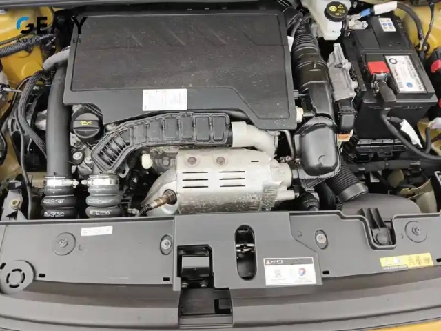 Peugeot 208 puretech 100 s&amp;s eat8 — photo 54