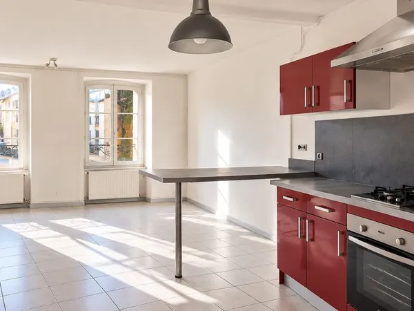 Triplex T4 de 94 m² - Place du Postel, Brioude