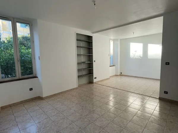 A Louer Appartement T3 en rez-de-chaussée avec petit cour