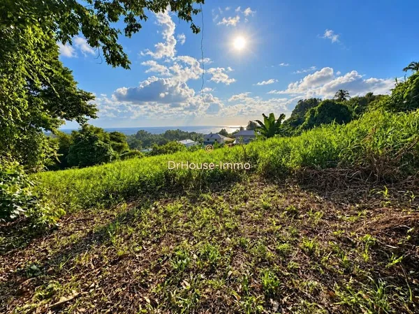 Le Lamentin - Terrain de 2 500 m² avec vue mer à Morne Pitault