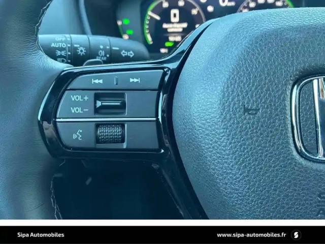 Honda Civic "e":hev 2.0 i-mmd — photo 22
