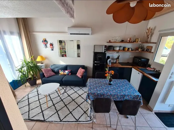 Maison 700 chrages comprises