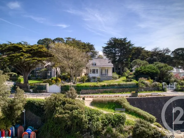 Maison 12 pièces 260 m²