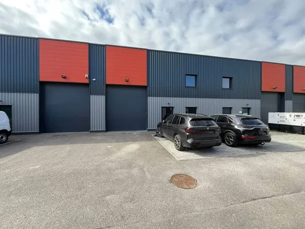 Local d'activité 197 m²